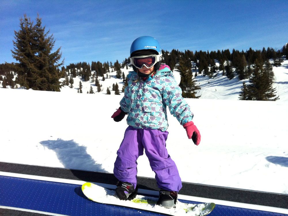 Ребёнок на сноуборде