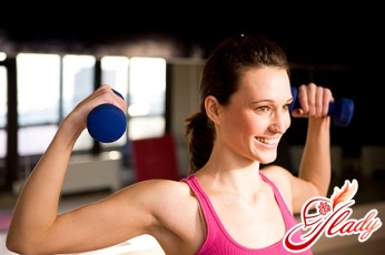 упражнения с гантелями для женщин для грудных мышц
