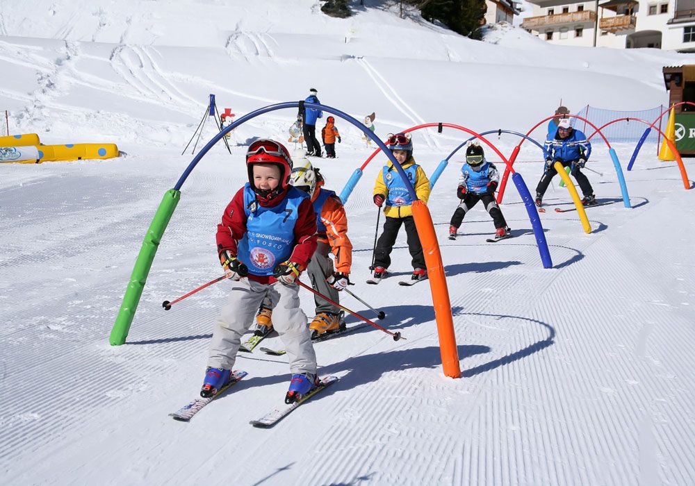 Обучение детей катанию на горных лыжах