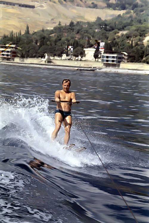 Юрий Гагарин на водных лыжах в Крыму