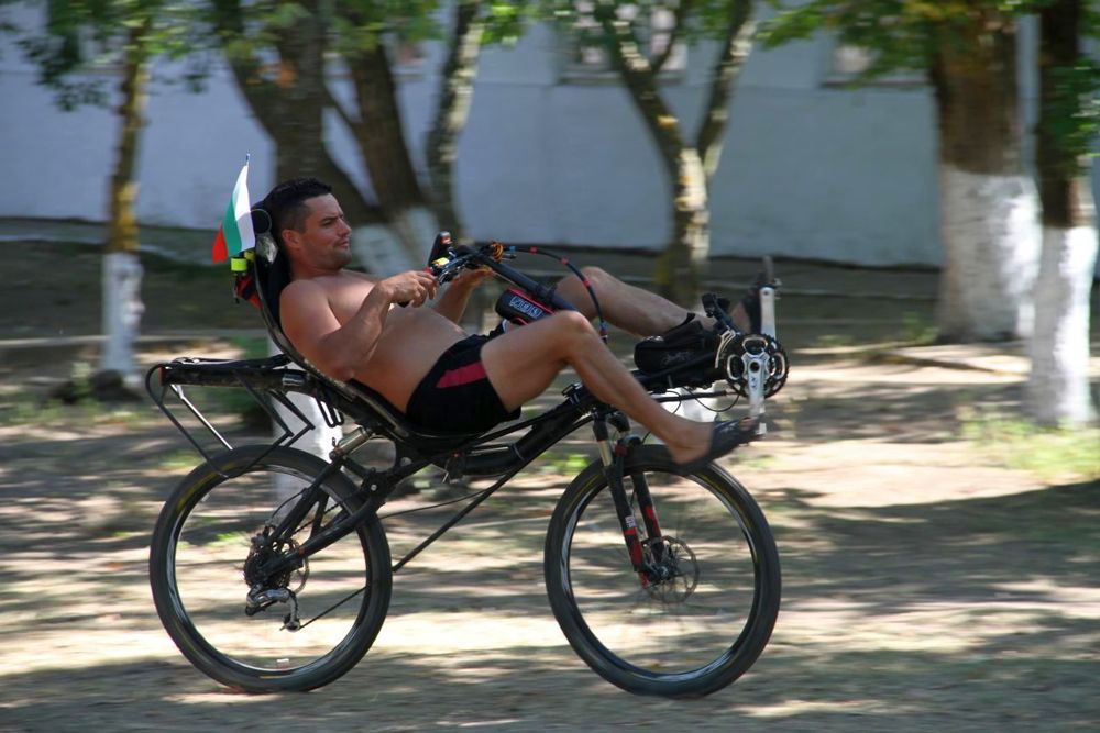 Мужчина на велосипеде
