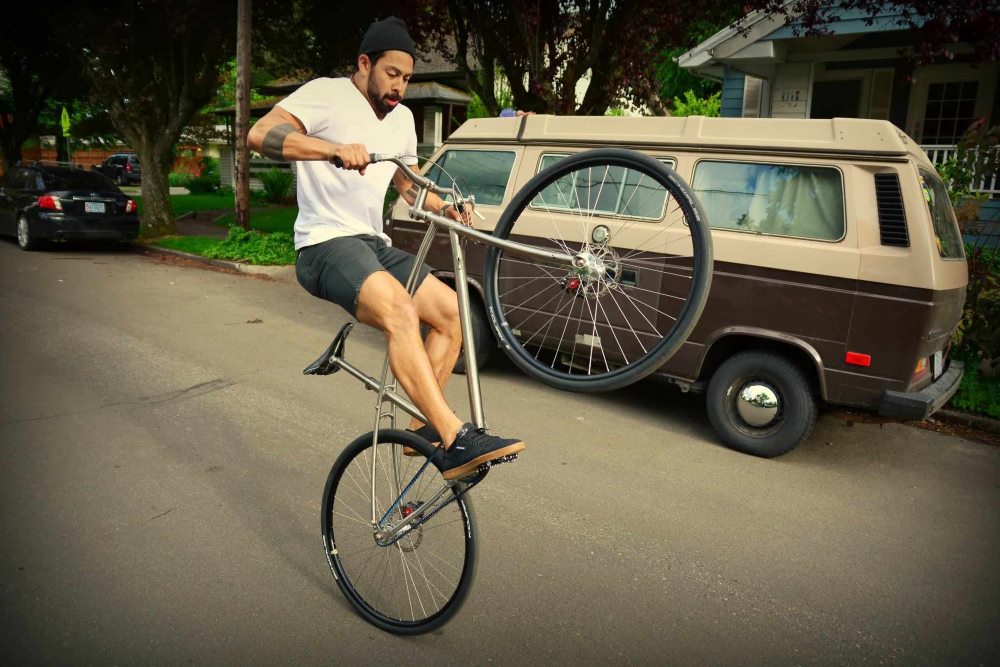 Как ездить на заднем колесе велосипеда