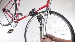 Открутить колесо велосипеда