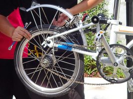 Станок для исправления восьмерок на велосипеде